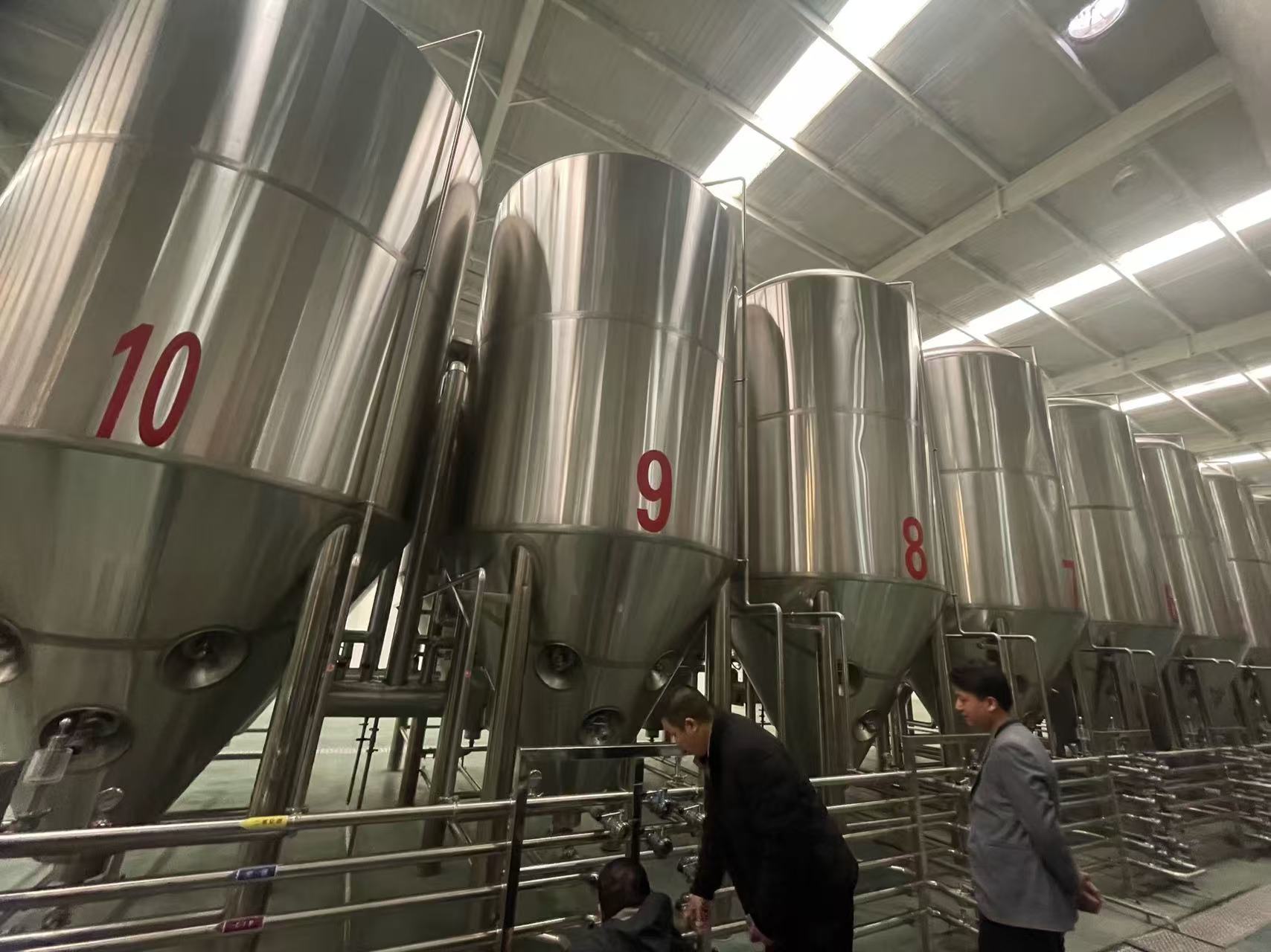 萨尔图精酿啤酒设备厂—平面布置、设备设计、制造、调试、培训等一条龙服务